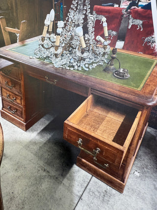 French Partner Desk