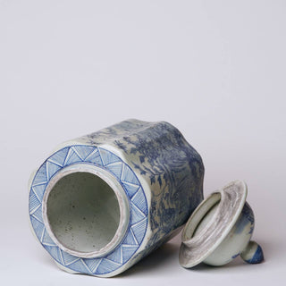 Blue and White Porcelain Spirit Stone Ribbed Lidded Jar