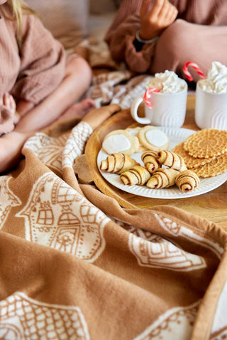 Gingerbread Houses Midi Blanket: Midi